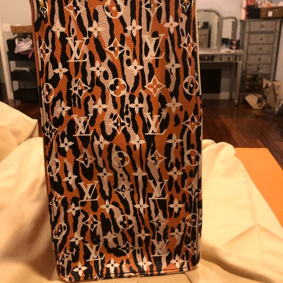 🔥Jungle Louis Vuitton OnTheGo GM and Wallet🔥 - Picture 4 of 7